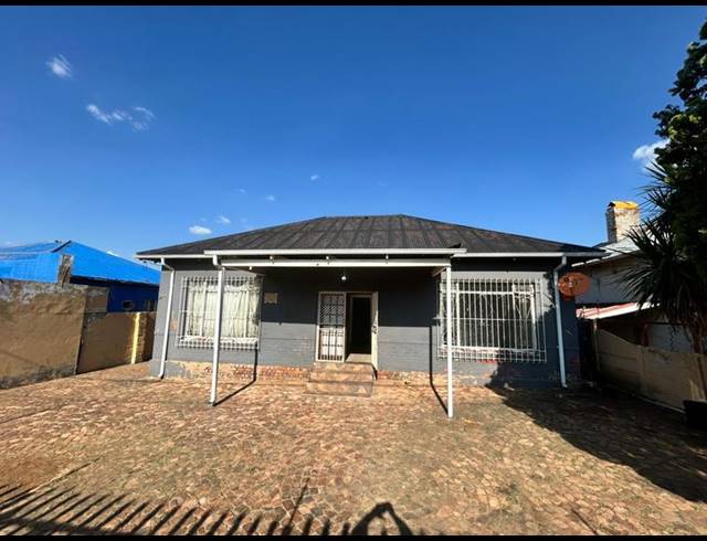 4 BEDROOM HOUSE FOR SALE IN SPRINGS CENTRAL